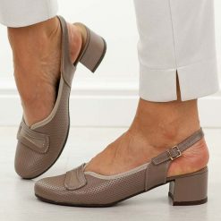 Cappucciono skórzane Polskie czółenka damskie Góral 2000. Czółenka damskie Góral, w ażurowe wzory, z materiału, biznesowe, z okrągłym noskiem, bez obcasa, na obcasie, bez zapięcia. Za 399.00 zł.