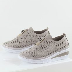 Szare skórzane ażurowe półbuty damskie na koturnie T.Sokolski 198. Szare półbuty damskie Sokolski, na lato, w ażurowe wzory, ze skóry, eleganckie, bez obcasa, na koturnie, bez zapięcia. Za 299.00 zł.