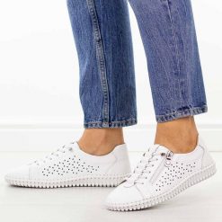 Białe ażurowe skórzane półbuty damskie Cambell 07351. Białe obuwie sportowe damskie Cambell, na jesień, w ażurowe wzory, z jeansu, casualowe, z okrągłym noskiem, bez obcasa, bez zapięcia. Za 229.00 zł.
