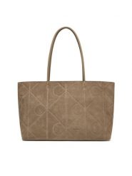 Calvin Klein Torebka Emblem Aop Embossed Suede Tote LV04F3334G Beżowy. Brązowe torebki do ręki damskie Calvin Klein, bez wzorów, ze skóry, bez dodatków. Za 1,099.00 zł.