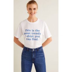 Mango - Top Fashion. Szare topy damskie Mango, z nadrukiem, z bawełny, z okrągłym kołnierzem, z krótkim rękawem. Za 49.90 zł.
