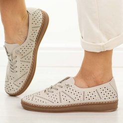 Beżowe ażurowe skórzane półbuty damskie Vinceza 79606. Brązowe półbuty damskie VINCEZA, na jesień, w ażurowe wzory, z jeansu, casualowe, z okrągłym noskiem, bez obcasa, na płaskiej podeszwie, bez zapięcia. Za 219.00 zł.