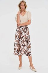 Spódnica midi w roślinny print brązowa. Brązowe spódnice damskie MOODO, l, bez wzorów, z wiskozy, midi. Za 99.99 zł.