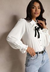 Biała Satynowa Koszula Ozdobiona Falbanką i Kokardką na Kołnierzyku Nolzedra. Białe bluzki damskie Renee, m, bez wzorów, z bawełny, eleganckie, bez kołnierzyka, bez ramiączek. Za 119.99 zł.