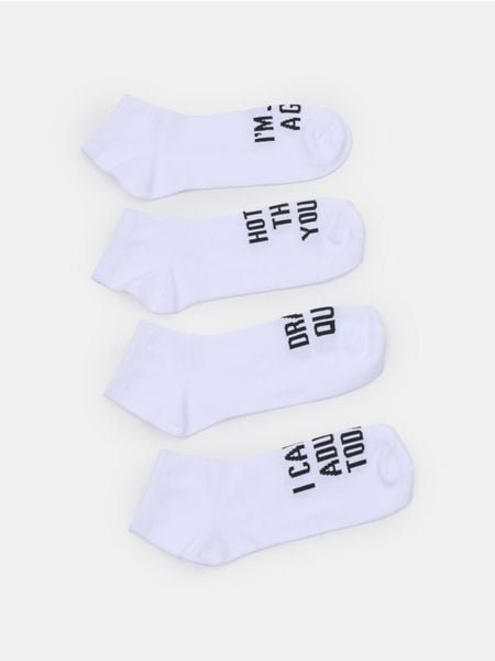 Stopki z humorystycznymi tekstami 4 pack - biały. Białe skarpety damskie Sinsay, bez wzorów. Za 12.99 zł.