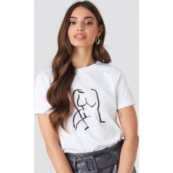 NA-KD Trend Outline T-shirt - White. T-shirty damskie marki NA-KD Trend. Za 80.95 zł.