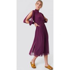 NA-KD Boho Siateczkowa sukienka z rozciętym rękawem - Purple. Sukienki damskie marki NA-KD Boho. W wyprzedaży za 97.18 zł.