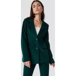 Dilara x NA-KD Sztruksowa marynarka - Green. Zielone żakiety damskie Dilara x NA-KD, ze sztruksu. Za 242.95 zł.