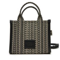 Torebka Marc Jacobs. Czarne torebki do ręki damskie Marc Jacobs, bez wzorów, klasyczne, bez dodatków. Za 1,349.00 zł.