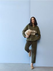 Sztruksowe spodnie mom fit - zielony. Zielone spodnie materiałowe damskie Sinsay, bez wzorów, z jeansu. Za 69.99 zł.