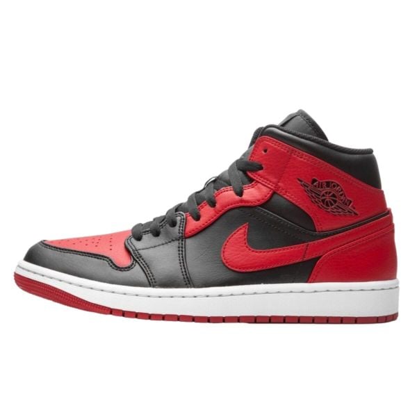 Buty koszykarskie męskie Nike Air Jordan 1 Mid. Czarne buty sportowe męskie Nike, z materiału, za kostkę, bez zapięcia, do koszykówki, Nike Air Jordan. Za 699.00 zł.