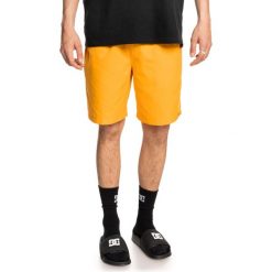 Spodenki z elastyczną talią STRYKER 18" Mężczyźni. Brązowe szorty męskie DC Shoes, m, bez wzorów, z materiału. Za 159.99 zł.