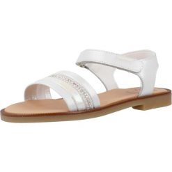 Sandały PABLOSKY 438108P Biały. Białe sandały damskie Pablosky, bez wzorów, ze skóry, bez obcasa, bez zapięcia. Za 208.99 zł.