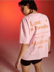 Bawełniana koszulka z nadrukiem na plecach - różowy. Czerwone t-shirty damskie Sinsay, l, bez wzorów, z bawełny, bez kołnierzyka. Za 25.99 zł.