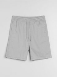 Bawełniane szorty jogger - kremowy. Białe szorty męskie Sinsay, m, bez wzorów, z bawełny. Za 39.99 zł.