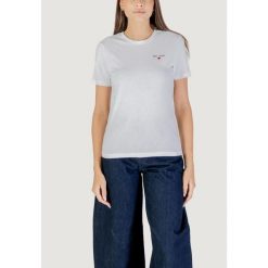 Koszulka crop top Kobieta ONLY ONLADELINA S/S TEE CS JRS. Białe t-shirty damskie Only, s, bez wzorów, z bawełny, bez kołnierzyka. Za 127.75 zł.