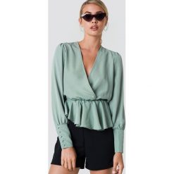 NA-KD Bluzka z asymetrycznym brzegiem - Green. Bluzki damskie marki NA-KD. Za 141.95 zł.