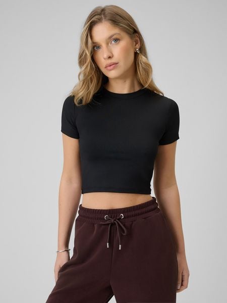 4F T-shirt slim gładki damski - czarny M. Czarne t-shirty damskie 4f, m, bez wzorów, z materiału, klasyczne, bez kołnierzyka. W wyprzedaży za 69.99 zł.