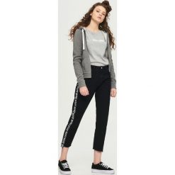 Bluza z kapturem - Szary. Szare bluzy damskie marki Sinsay, z motywem z bajki. W wyprzedaży za 39.99 zł.