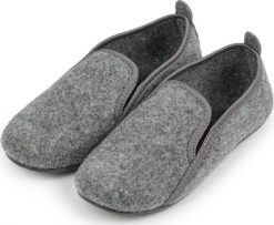 NOWO Bambosze damskie filcowe kapcie. Kapcie damskie NOWO, bez wzorów. Za 40.00 zł.