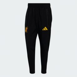Spodnie Belgia Tiro Travel. Czarne spodnie sportowe męskie Adidas, bez wzorów, z dresówki, do piłki nożnej. Za 329.00 zł.