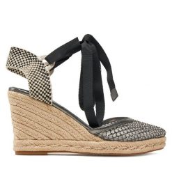 Espadryle Guess. Szare sandały damskie Guess, z aplikacjami, bez obcasa, bez zapięcia. Za 449.99 zł.