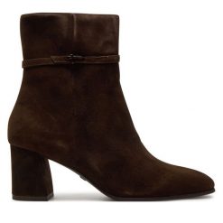 Botki Tamaris. Brązowe botki damskie Tamaris, bez obcasa, na słupku, bez zapięcia. Za 389.99 zł.