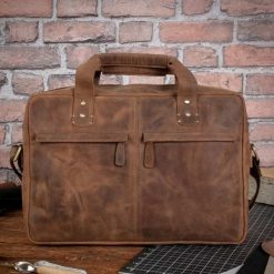 Belveder Brązowa Torba Męska Skóra Naturalna Vintage na Laptopa 15,6 Belveder. Brązowe torby na laptopa męskie Belveder, bez wzorów, ze skóry. Za 359.90 zł.