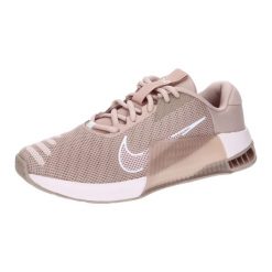 Buty treningowe damskie Nike Metcon 9. Czerwone obuwie sportowe damskie Nike, bez wzorów, z materiału. Za 567.00 zł.