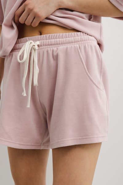 Szorty welurowe w kolorze DUSTY PINK - PETREY-S. Czerwone szorty sportowe damskie Marsala, na lato, s, bez wzorów, z bawełny, sportowe. W wyprzedaży za 44.97 zł.