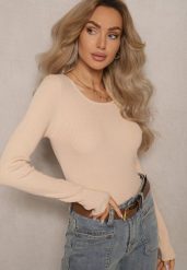 Jasnobeżowy Sweter z Wiskozą Ozdobiony Metalicznymi Aplikacjami Malittia. Brązowe swetry damskie Renee, na zimę, m, z aplikacjami, z wiskozy, casualowe, bez kołnierzyka, bez ramiączek, bez kaptura. Za 84.99 zł.