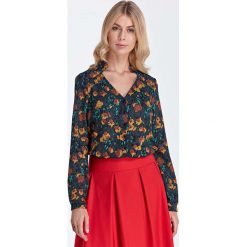 Elegancka Bluzka z Ozdobnym Dekoltem - Wzór Brąz. Brązowe bluzki damskie Molly.pl, eleganckie, dekolt w kształcie v, z długim rękawem. Za 121.90 zł.