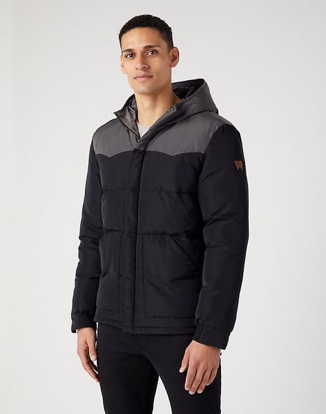 WRANGLER PUFFER JACKET MĘSKA KURTKA ZIMOWA Z KAPTUREM CIEPŁA BLACK W40AWU100. Czarne kurtki męskie Wrangler, na zimę, m, bez wzorów, z kapturem. Za 349.99 zł.