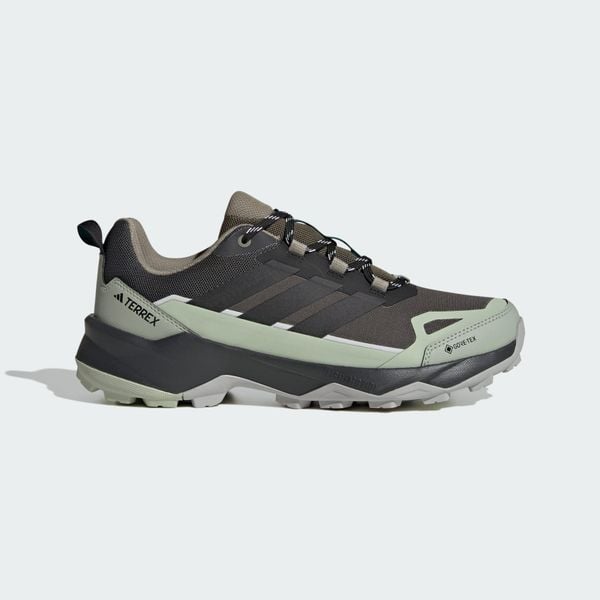 Buty trekkingowe Terrex Skychaser AX5 GORE-TEX. Szare trekkingi męskie Adidas, wspinaczkowe, gore-tex. Za 529.00 zł.