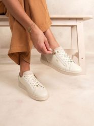Buty sportowe damskie TBS Vinisia. Białe obuwie sportowe damskie TBS, bez wzorów, z materiału, tenisowe. Za 372.50 zł.