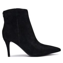 Botki Guess. Czarne botki damskie Guess, bez obcasa, na szpilce, bez zapięcia. Za 674.99 zł.