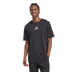 Koszulka z grafiką Memories Of Sport Gallery. Czarne koszulki sportowe męskie Adidas, m, bez wzorów, z bawełny, bez kołnierzyka, bez ramiączek. Za 129.99 zł.