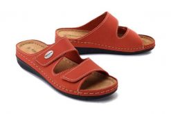 TAMARIS 27510-20 orange, klapki damskie. Brązowe klapki damskie Tamaris, bez wzorów, bez obcasa. Za 119.94 zł.