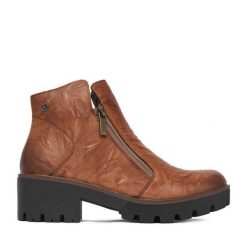 Botki Rieker. Brązowe botki damskie Rieker, bez obcasa, na słupku, bez zapięcia. Za 429.99 zł.