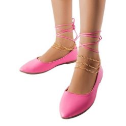 Różowe balerinki z ozdobnym zapięciem Donat. Czerwone baleriny damskie na lato, bez wzorów, eleganckie, bez obcasa, na płaskiej podeszwie. Za 75.95 zł.