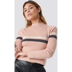 NA-KD Sweter w paski - Pink. Różowe swetry damskie NA-KD, prążkowane. Za 141.95 zł.