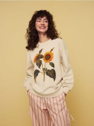 Bawełniana bluza z nadrukiem - złamana biel. Bluzy damskie Reserved, l, bez wzorów, z bawełny, bez kaptura. W wyprzedaży za 99.99 zł.