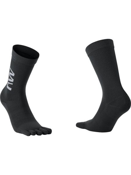 Skarpety rowerowe NORTHWAVE Extreme Five Sock czarne. Czarne skarpety męskie Northwave, bez wzorów, z dzianiny. Za 91.00 zł.
