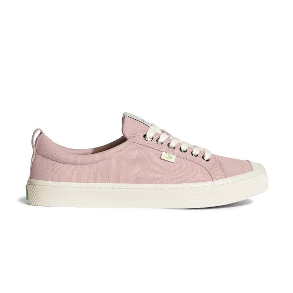 Tenisówki Cariuma OCA Low Rose Canvas. Czerwone trampki i tenisówki damskie CARIUMA, bez wzorów, z gumy, bez zapięcia. Za 215.25 zł.