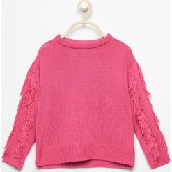 Sweter z frędzlami na rękawach - Różowy. Swetry dla dziewczynek Reserved. W wyprzedaży za 29.99 zł.