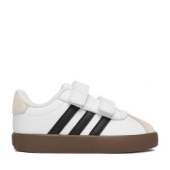 Sneakersy adidas. Białe trampki i tenisówki chłopięce Adidas, bez wzorów, bez zapięcia. Za 179.99 zł.
