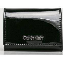 Calvin Klein - Portfel. Czarne portfele damskie Calvin Klein, z materiału. Za 229.90 zł.