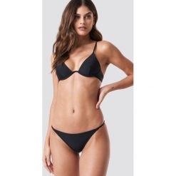 NA-KD Swimwear Dół bikini z cienkim paseczkiem - Black. Bikini damskie marki NA-KD Swimwear. Za 32.00 zł.