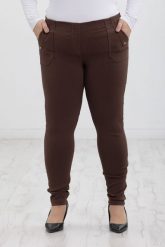 Klasyczne brązowe spodnie Nita ze zwężoną nogawką PLUS SIZE XXL. Brązowe spodnie materiałowe damskie Nasi partnerzy, plus size, bez wzorów, z elastanu. Za 159.90 zł.