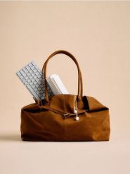 Torebka shopper z imitacji zamszu - brązowy. Brązowe torebki shopper damskie Reserved, bez wzorów, bez dodatków. Za 149.99 zł.